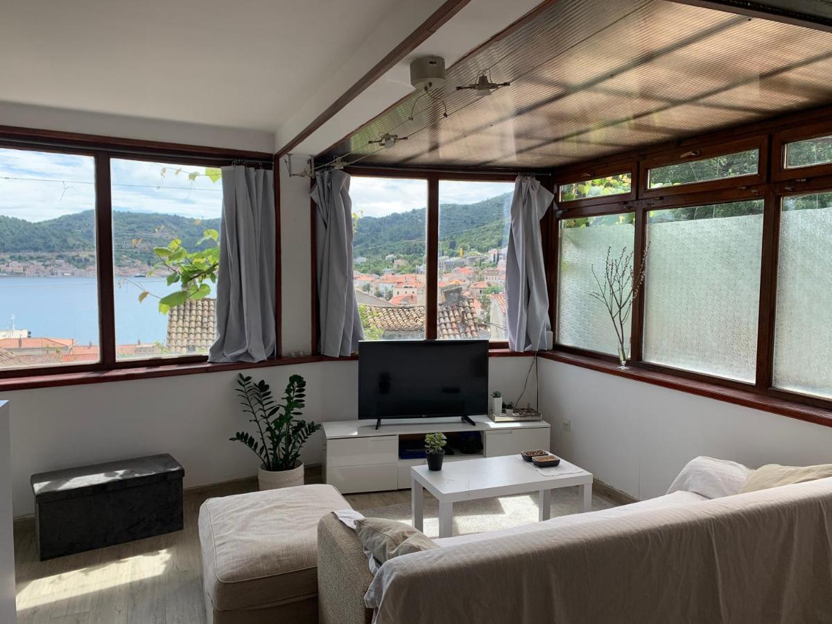 Stonehouse Vis Apartment Bagian luar foto