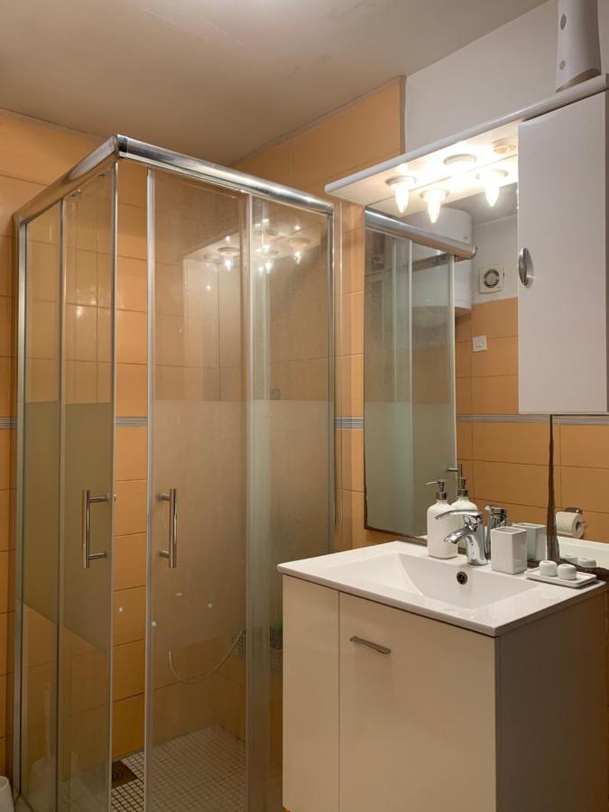 Stonehouse Vis Apartment Bagian luar foto