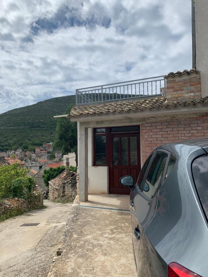 Stonehouse Vis Apartment Bagian luar foto
